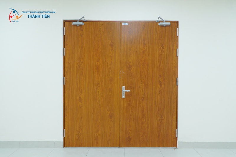Cửa thép chống cháy vân gỗ 2 cánh
