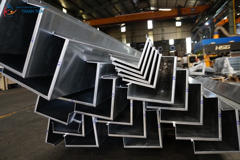 Chấn gấp CNC V chuẩn công nghiệp tại Thành Tiến