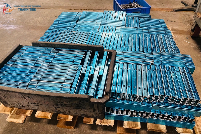 Ứng dụng của gia công gấp CNC U - V trong các ngành công nghiệp