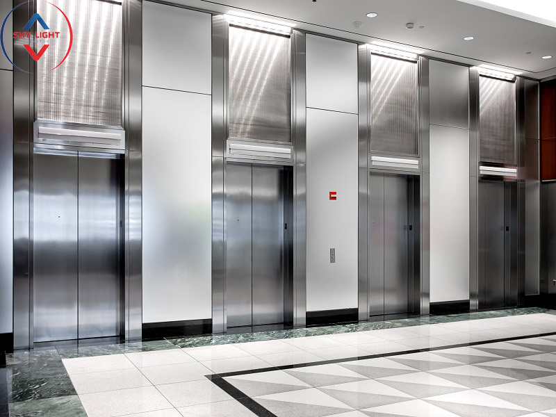 Vẻ hiện đại và sang trọng của các thang máy được lắp đặt tại không gian mua sắm