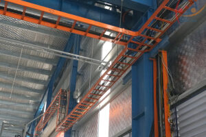 Lắp đặt hệ thống thang máng cáp tại xưởng sản xuất
