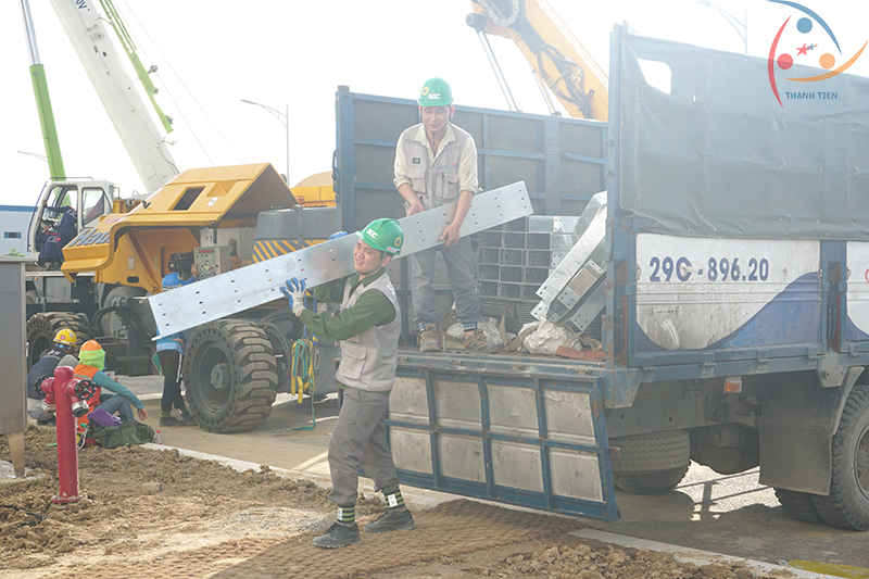 Máng cáp mạ kẽm Thành Tiến Máng cáp mạ kẽm Thành Tiến vận chuyển đến công trình