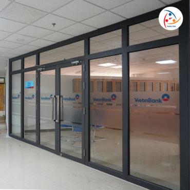 Báo giá vách kính chống cháy E/EI 15, 30, 60, 90, 120 phút mới nhất 2026