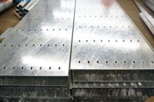 Review quy trình sản xuất thang máng cáp mạ kẽm nhúng nóng
