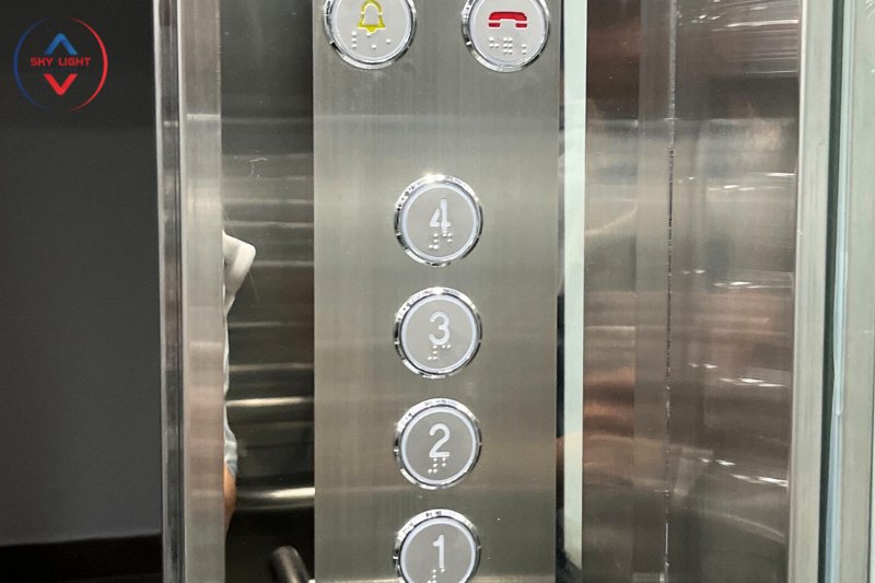Công dụng của nút bấm thang máy là gì?