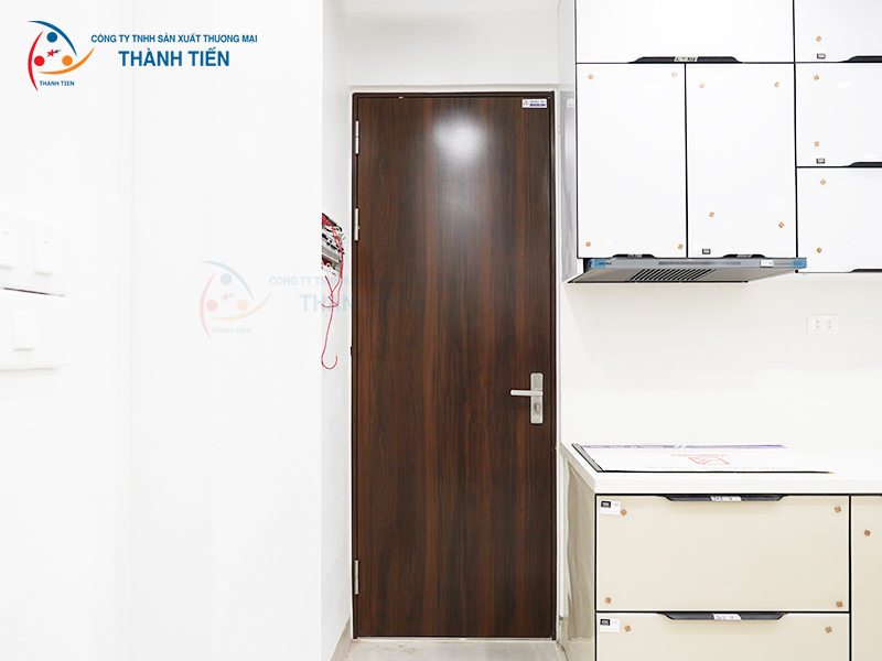 Cửa thép vân gỗ Thành Tiến màu VG8