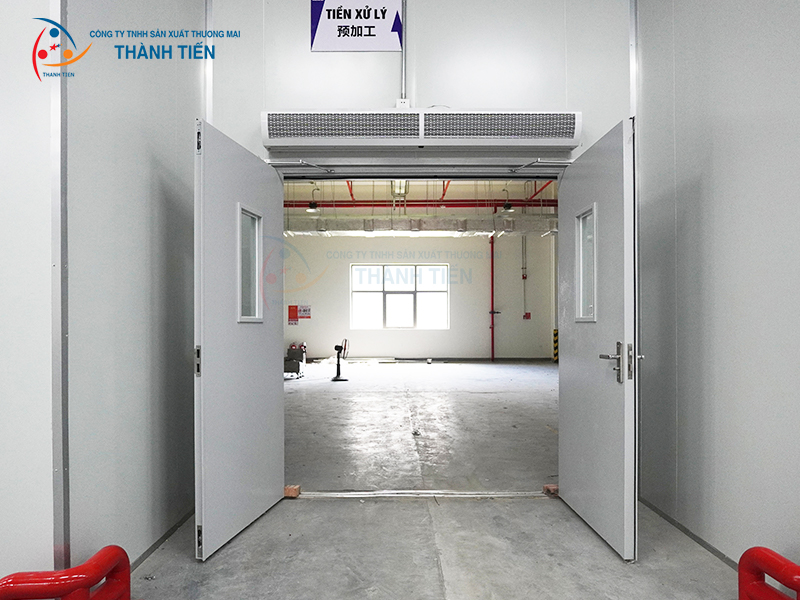 Cửa thép công nghiệp kết hợp ô kính