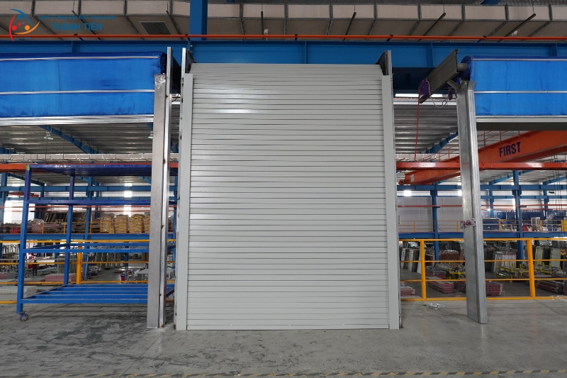 Vì sao cần chọn đúng loại tường khi lắp cửa cuốn chống cháy?