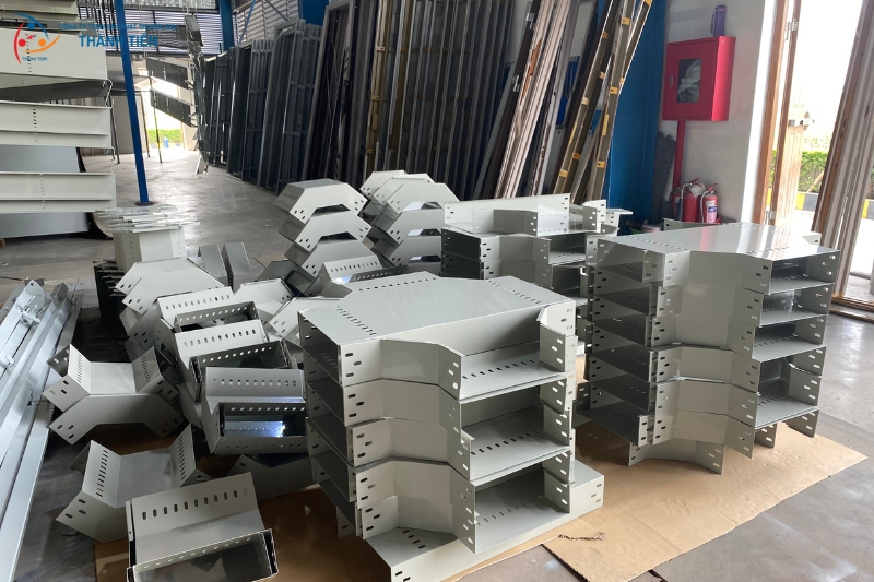 Dịch vụ sản xuất phụ kiện thang máng cáp theo yêu cầu tại Thành Tiến