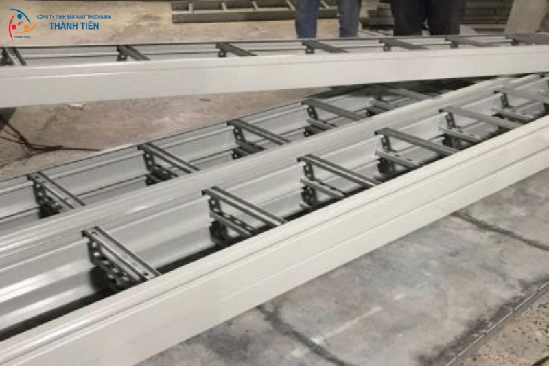 Thang máng cáp Gia Nguyễn