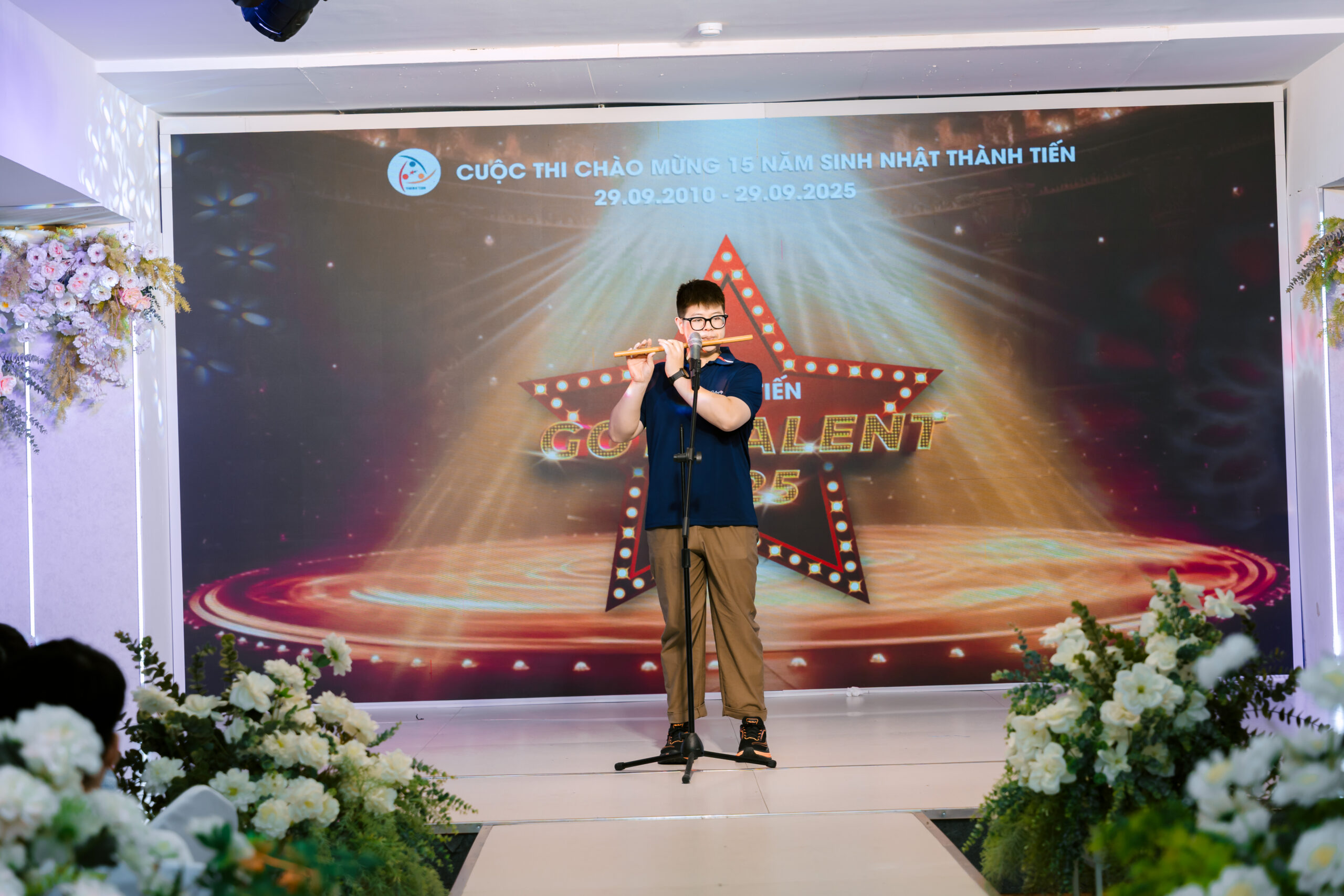 Tiết mục sáo "Đêm gành hào nhớ điệu hoài lang" của đội Kỹ thuật sản xuất HN