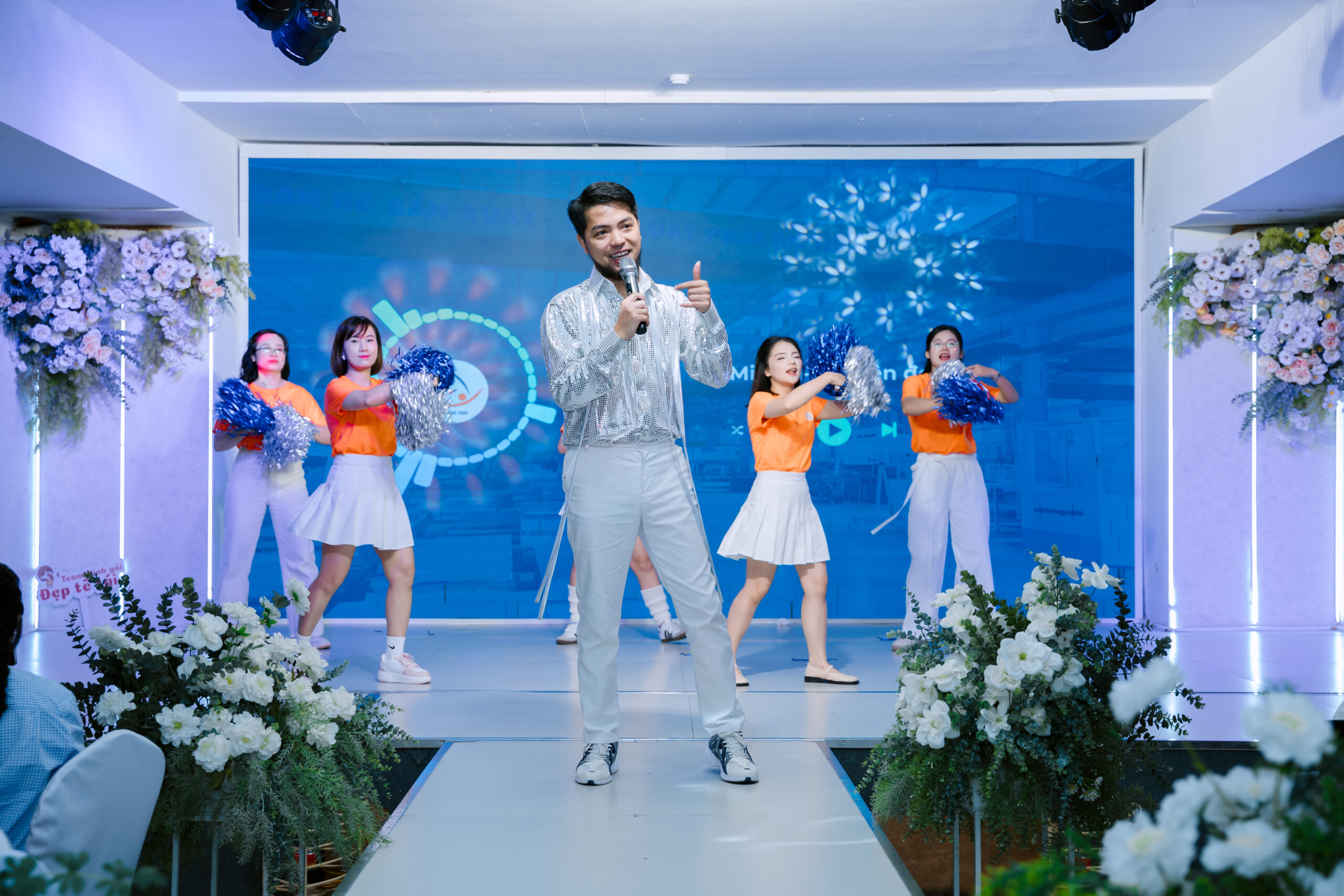 Nhóm nhảy Lideco với tiết mục "Thành Tiến cam kết dài lâu"