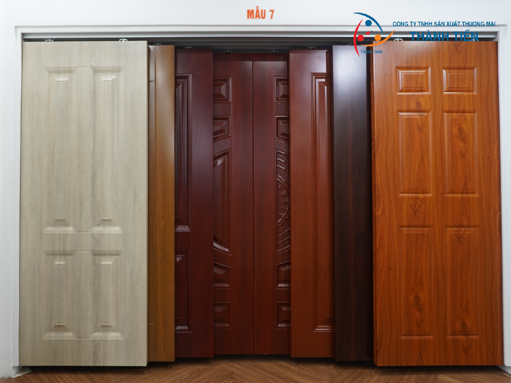 Cận cảnh sản phẩm mẫu được trưng bày tại văn phòng