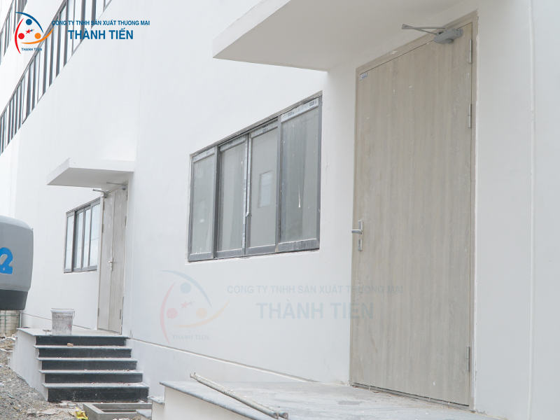 Cửa thép công nghiệp sơn vân gỗ (màu VG6)