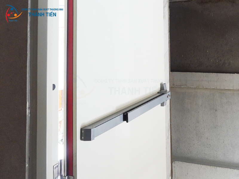 Thanh đẩy thoát hiểm