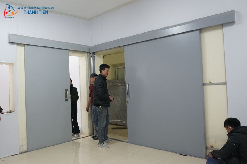 Thành Tiến lắp đặt cửa thép bọc chì