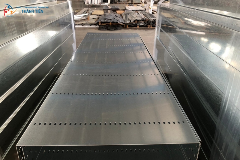 Máng cáp đột lỗ