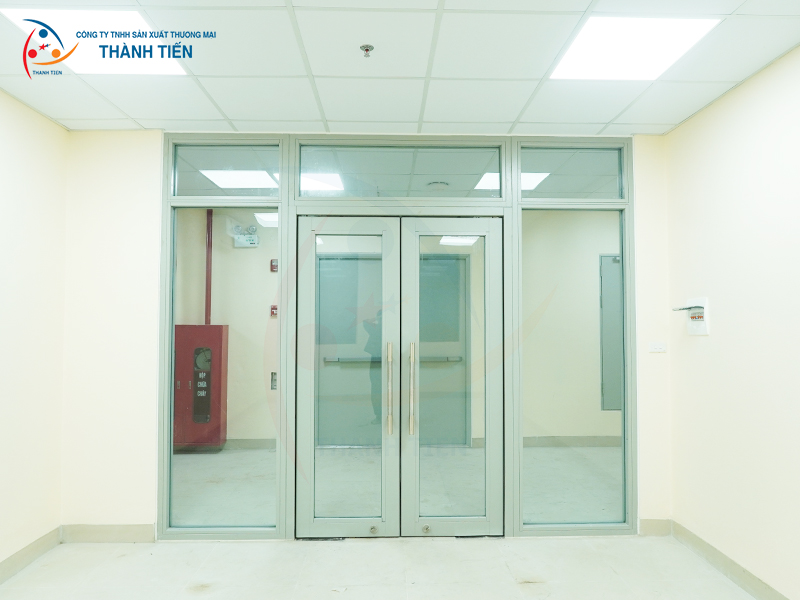 Cửa kính chống cháy mở quay 2 chiều