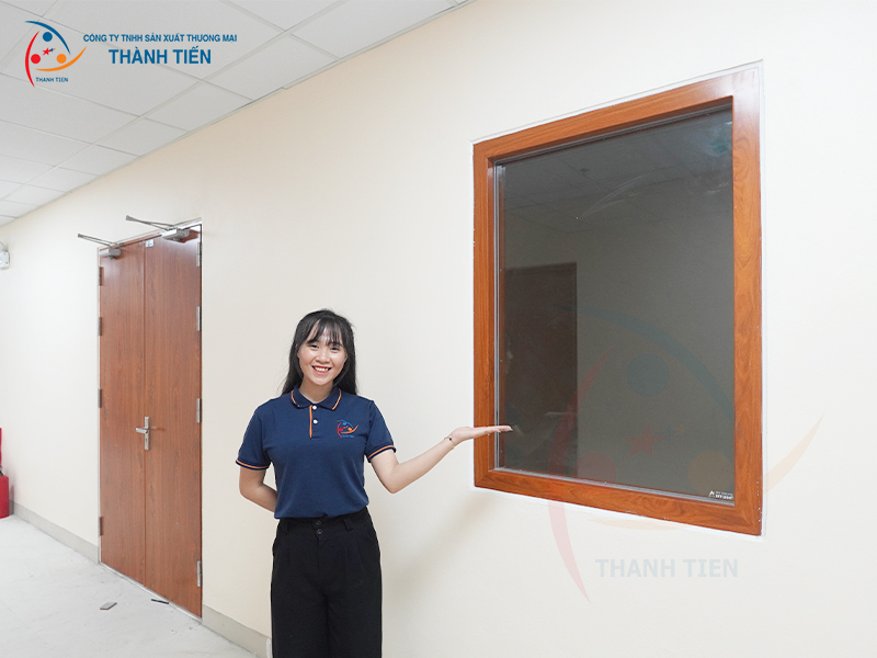 Vách kính chống cháy