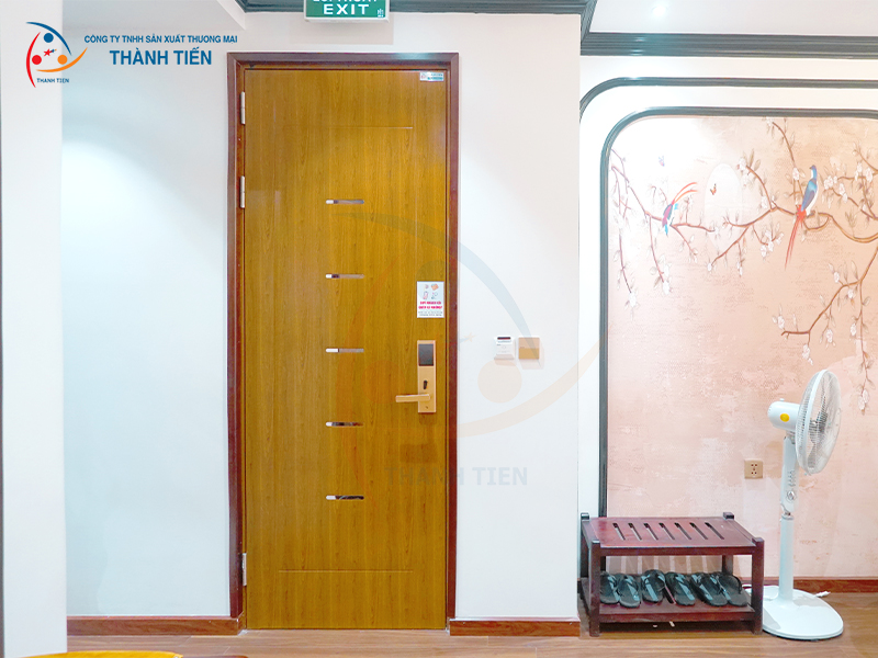 Cửa thép vân gỗ