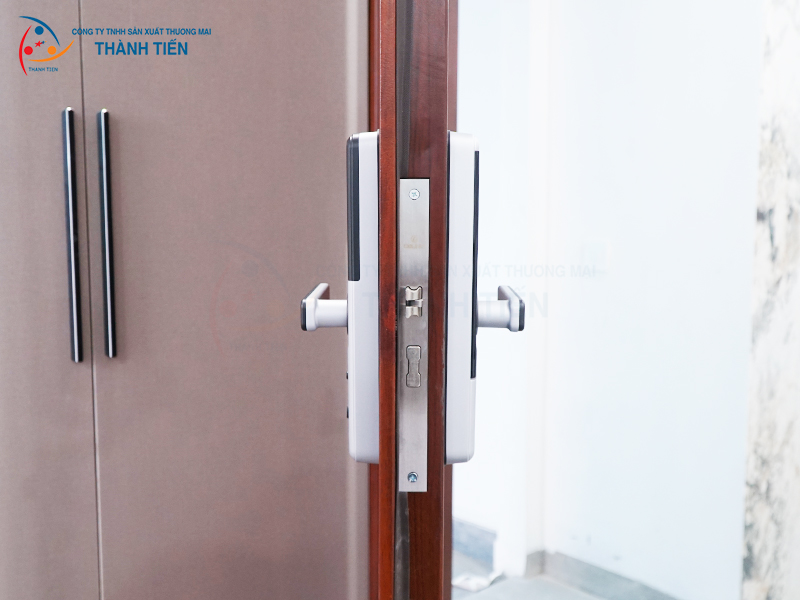 Cửa thép vân gỗ