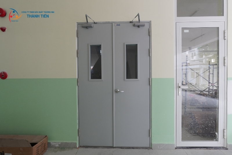 Mẫu cửa chống cháy có ô kính