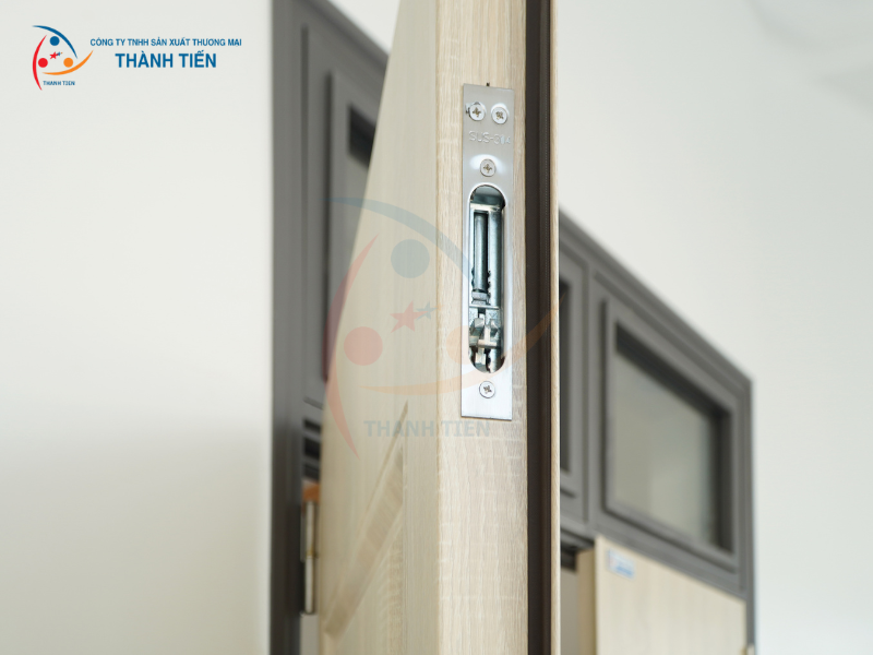 Cửa thép vân gỗ Thành Tiến