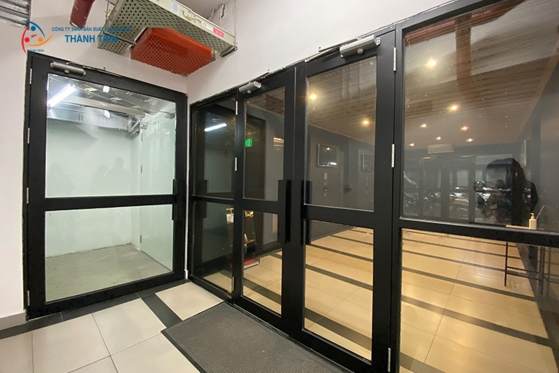 Cửa kính chống cháy