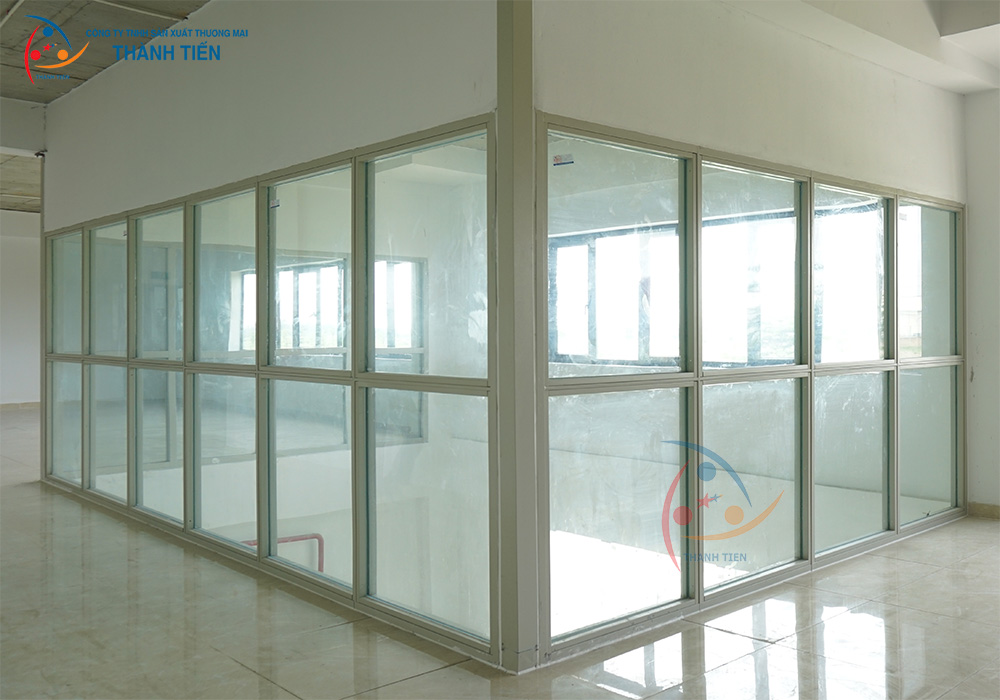 vách kính chống cháy thành tiến